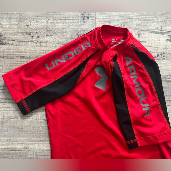Under Armour heatgear Boys Red Fitted Sport T-Shirt, Size Medium - Picture 4 of 5